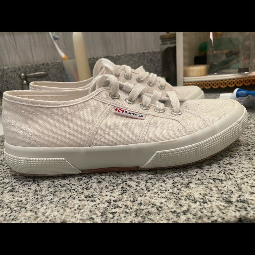 White Superga sneakers never worn 37.5 / 7.5 US